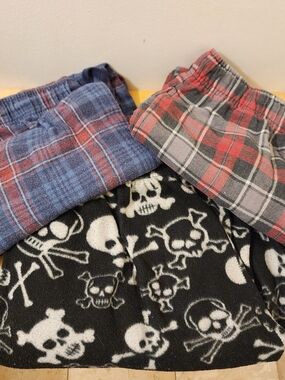 Fruit of the Loom Men's Plaid & Cambridge Classics Skull Pajama Bottoms Size XL